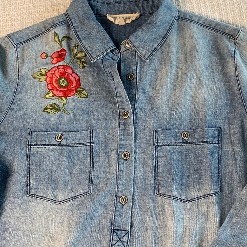 En Creme denim shirt/ dress with embroidered flowers size medium - Picture 10 of 11